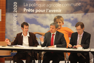 Commissioner Cioloş responds to civil society