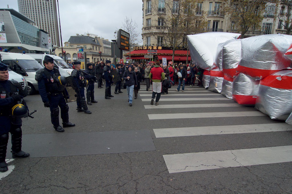 Stop Climate Chaos trip to Paris inflatables and police (c) Eoin Campbell