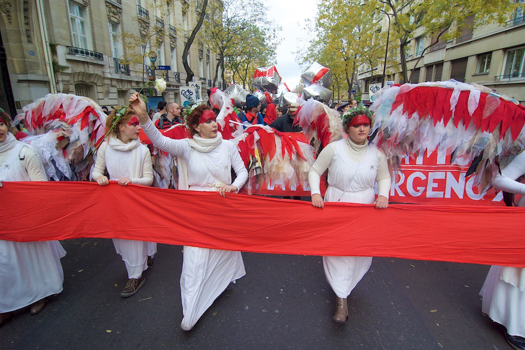 Stop Climate Chaos trip to Paris white angels (c0 eoin campbell