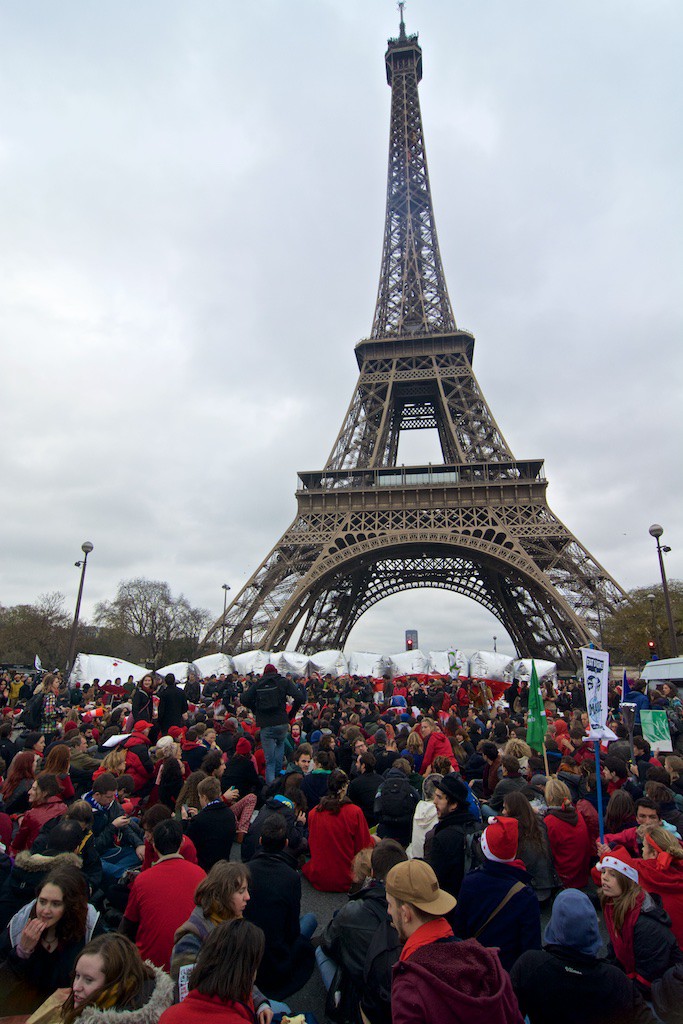 Stop Climate Chaos trip to Paris inflatables at the tower (c) Eoin campbell