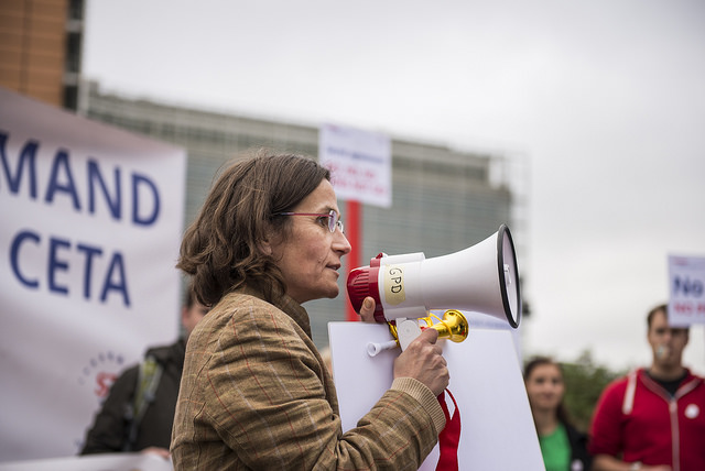 Signature handover ECI "Stop TTIP" in Brussels, 3.263.920 people say "No" to TTIP & CETA! (CC BY-SA 2.0)