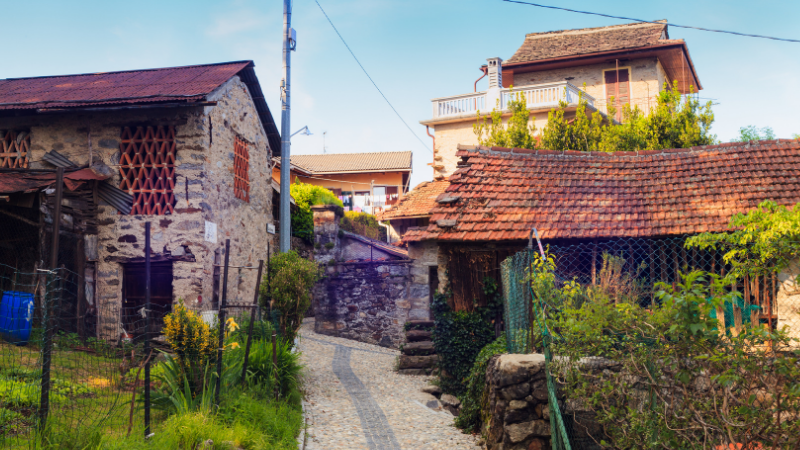 Rural living in Arzo near Verbania, Italy